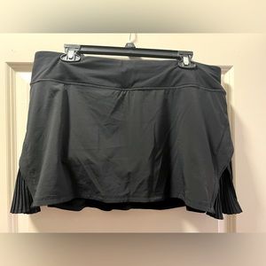 Lululemon play off the pleats skirt color: black size: 12(regular length)
